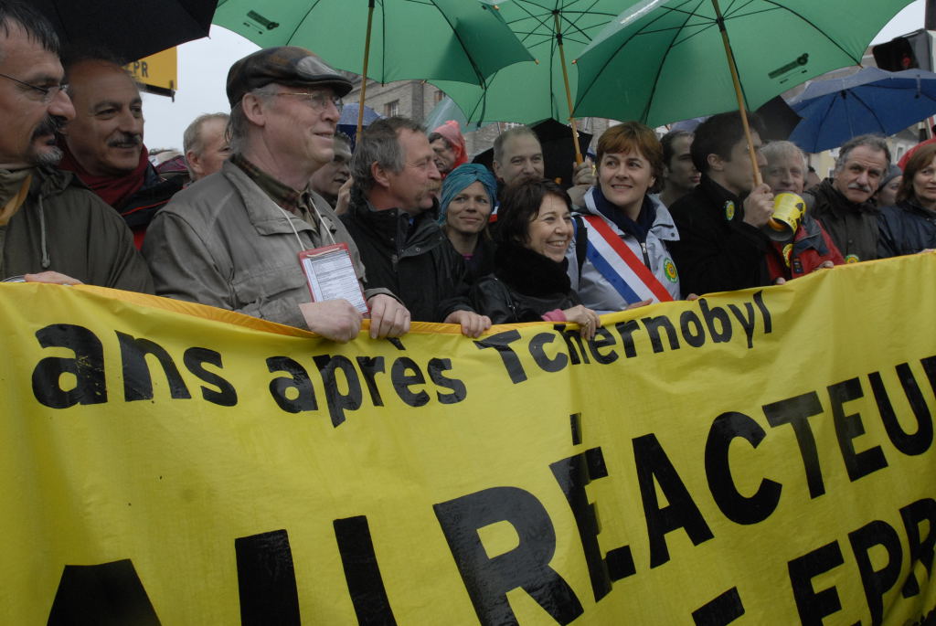 Jos&eacute; Bov&eacute;, Didier Anger, Corinne Lepage, Dominique Voynet und Noel Mam&egrave;re f&uuml;hren den Demonstrationszug an