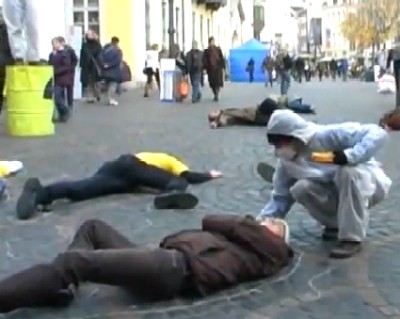 Die-In f&uuml;r den Atomausstieg