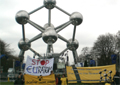 Aktion vor dem Atomium in Br&uuml;ssel, 23. M&auml;rz 2007